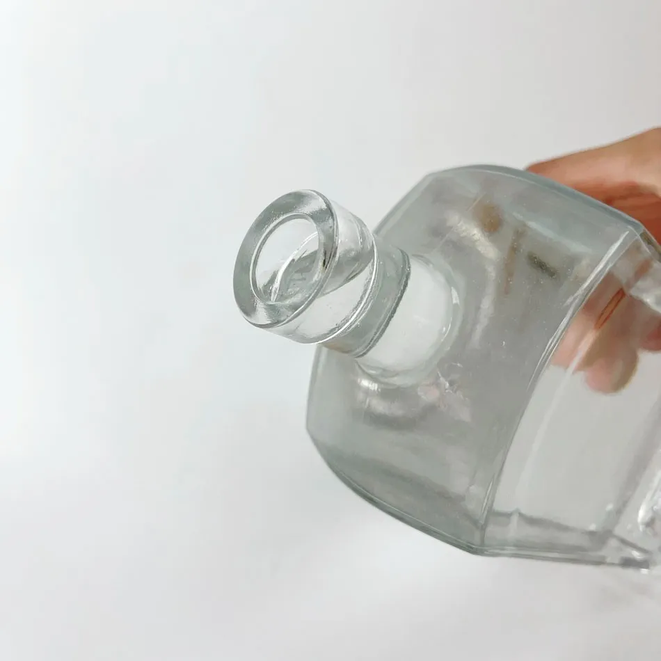 700ml 820g Rectangular Shape Clear Transparent Vodka Tequila Whiskey Brandy Gin Glass Bottles With Wooden T Cork