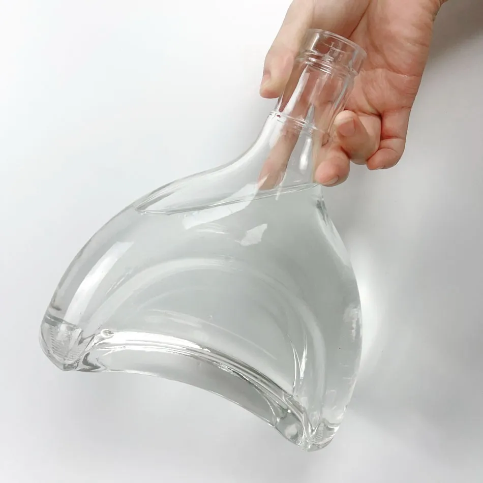 700ml 1000g Arch Bridge Shape Customized Logo Brandy Whiskey Glass Bottles Made in China